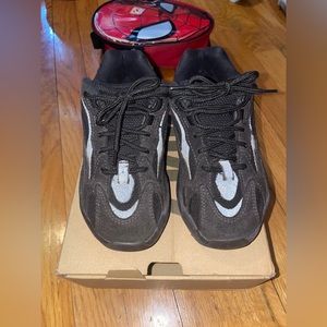 SOLD ! toddler yeezy 700s